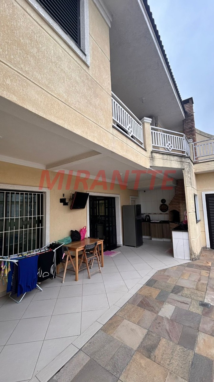Sobrado de 238m² com 3 quartos em Santana