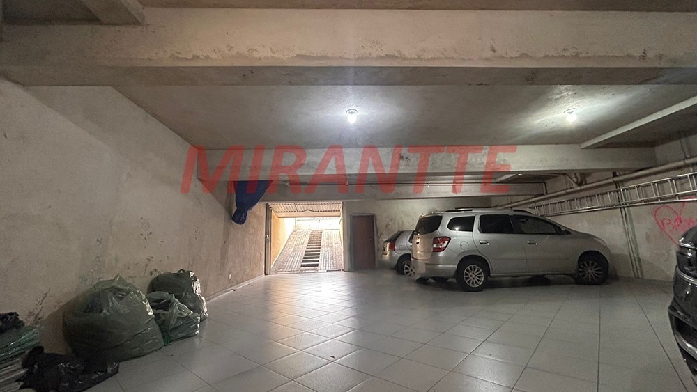 Sobrado de 238m² com 3 quartos em Santana