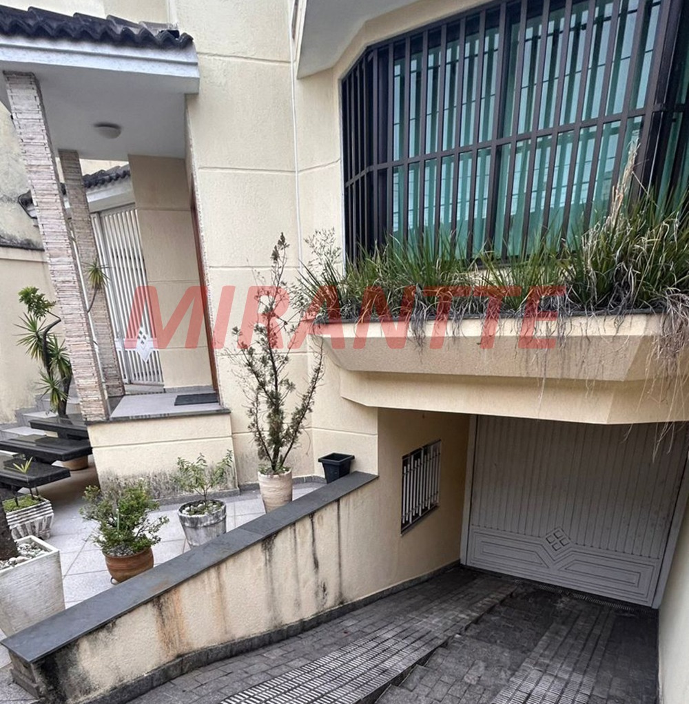 Sobrado de 238m² com 3 quartos em Santana
