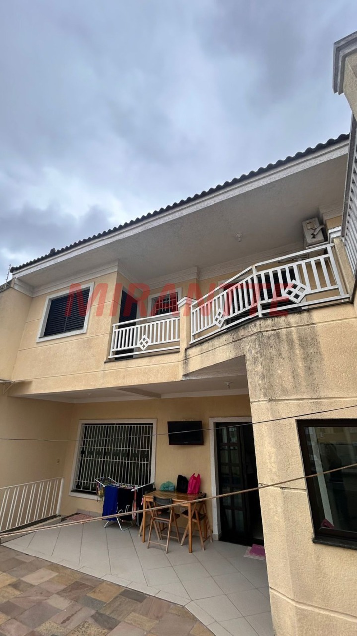 Sobrado de 238m² com 3 quartos em Santana