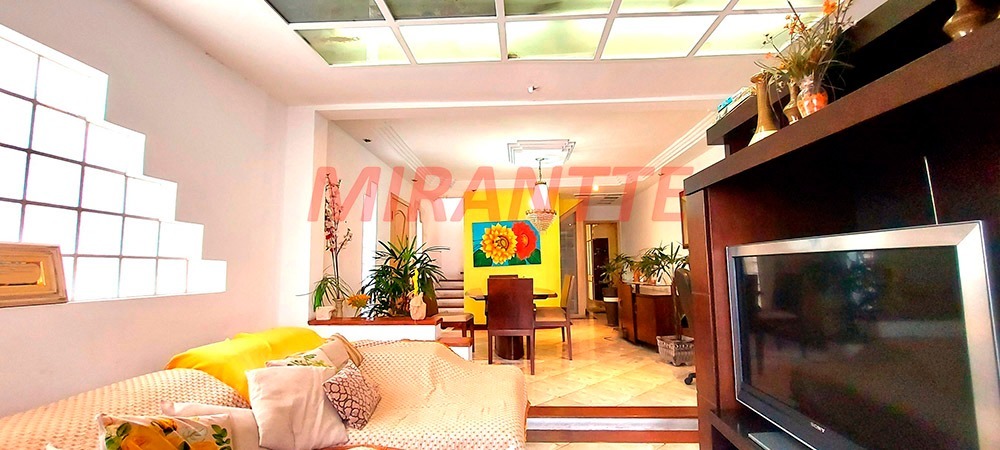 Sobrado de 207m² com 3 quartos em Parada Inglesa