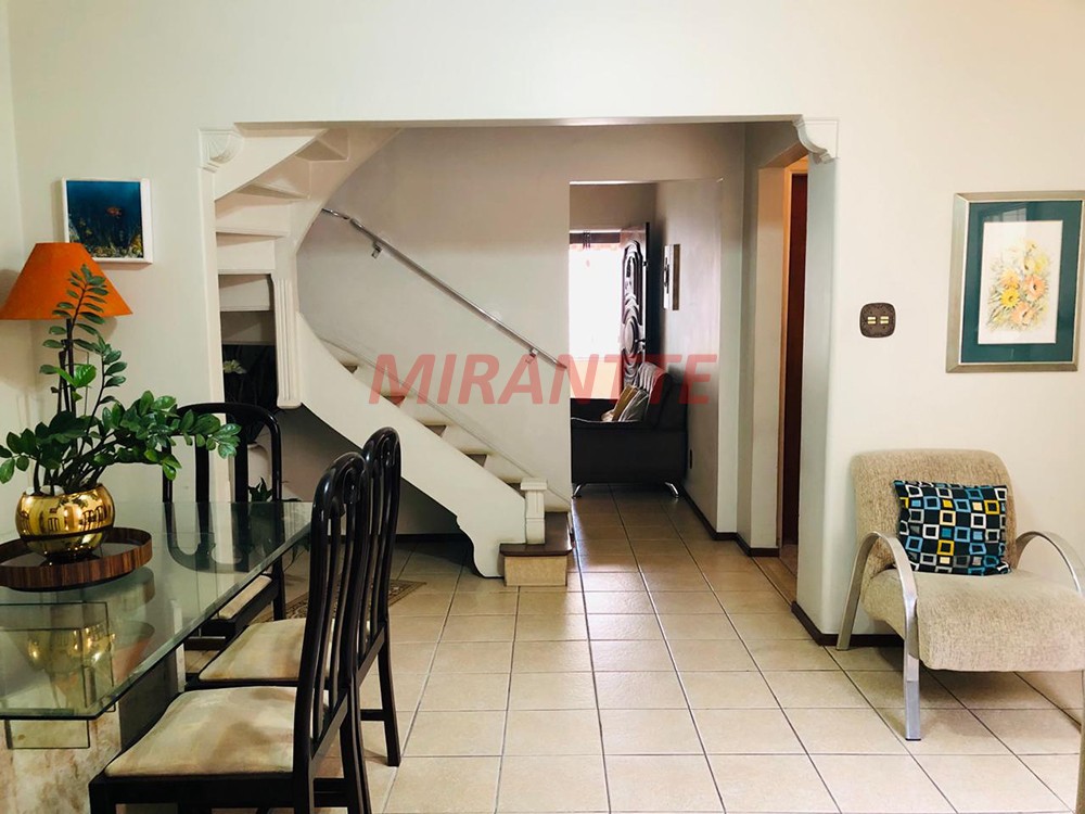 Sobrado de 255m² com 5 quartos em Santana