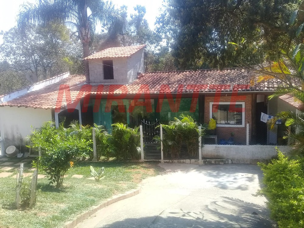 Casa terrea de 176m² com 3 quartos em Jardim Samambaia – Mairiporã