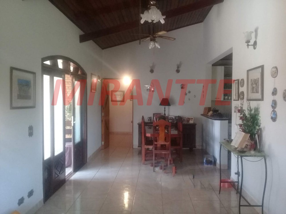 Casa terrea de 176m² com 3 quartos em Jardim Samambaia – Mairiporã