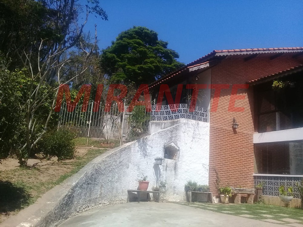 Casa terrea de 176m² com 3 quartos em Jardim Samambaia – Mairiporã