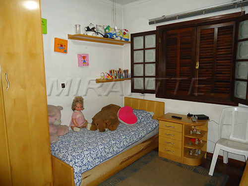 Sobrado de 335m² com 4 quartos em Santa Terezinha