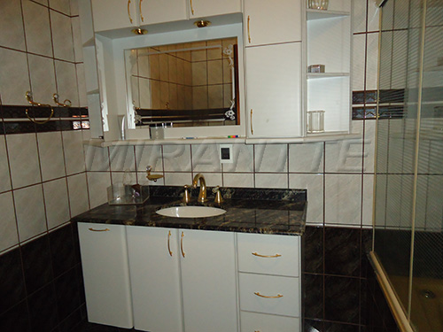 Sobrado de 335m² com 4 quartos em Santa Terezinha