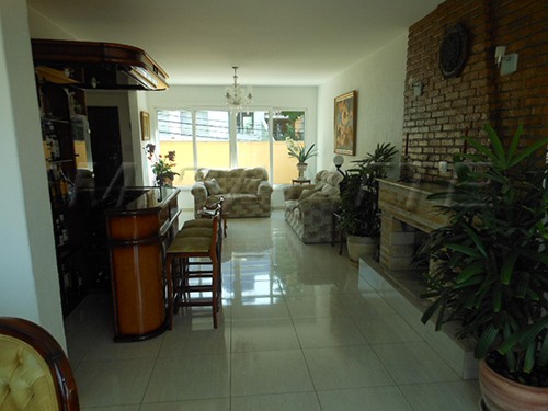 Sobrado de 373m² com 4 quartos em Jardim França