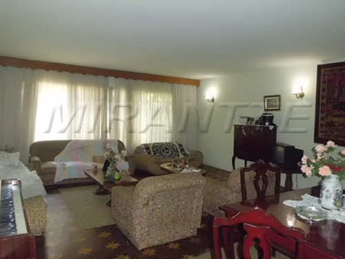 Sobrado de 360m² com 5 quartos em Santa Teresinha