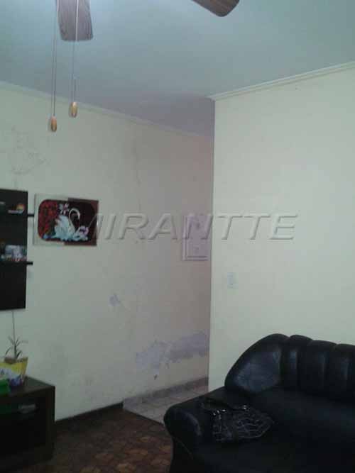 Casa terrea de 130m² com 3 quartos em Jardim Rosa de Franca