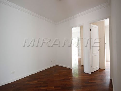 Cond. fechado de 310m² com 4 quartos em Campo Belo