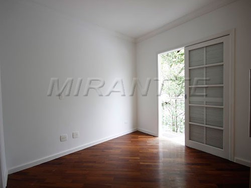 Cond. fechado de 310m² com 4 quartos em Campo Belo