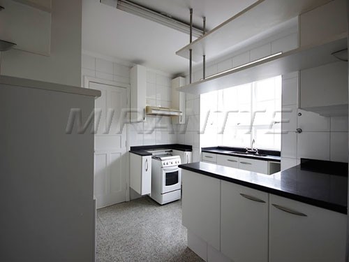 Cond. fechado de 310m² com 4 quartos em Campo Belo