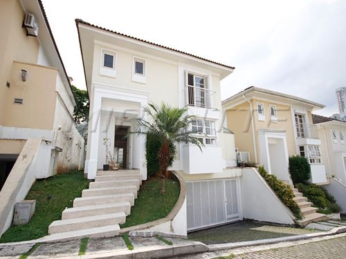 Cond. fechado de 310m² com 4 quartos em Campo Belo