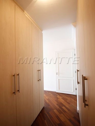 Cond. fechado de 310m² com 4 quartos em Campo Belo