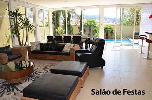 Cond. fechado de 750m² com 4 quartos em Jardim Floresta