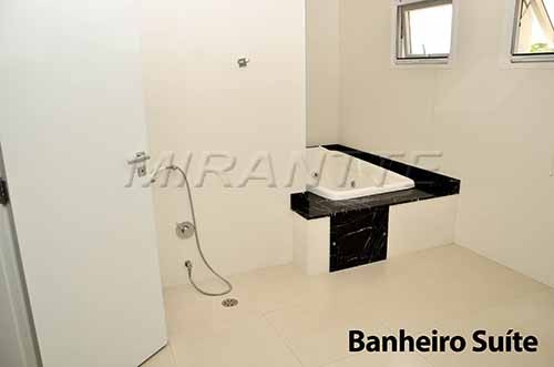 Cond. fechado de 750m² com 4 quartos em Jardim Floresta