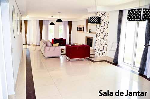 Cond. fechado de 750m² com 4 quartos em Jardim Floresta