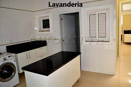Cond. fechado de 750m² com 4 quartos em Jardim Floresta