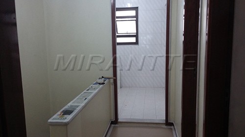 Comercial de 210m² em Santana