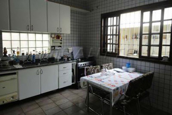 Casa terrea com 3 quartos em Jardim Primavera