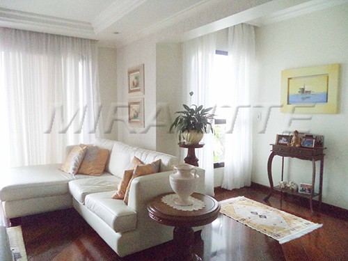 Apartamento de 220.55m² com 4 quartos em Vila Galvão