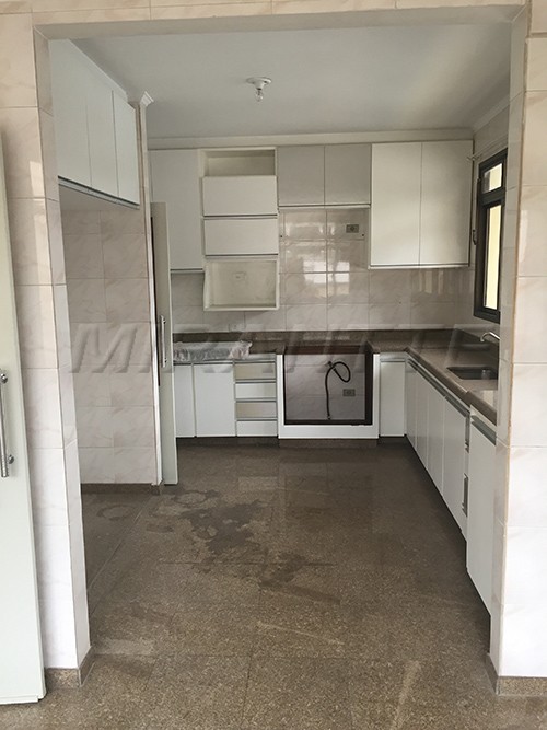 Sobrado de 395m² com 5 quartos em Jardim Virginia Bianca