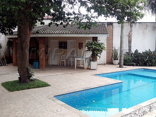 Cond. fechado de 208m² com 4 quartos em Horto Florestal