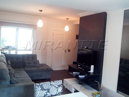 Cond. fechado de 208m² com 4 quartos em Horto Florestal