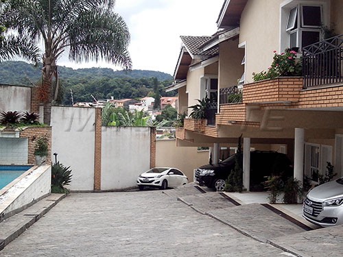 Cond. fechado de 208m² com 4 quartos em Horto Florestal