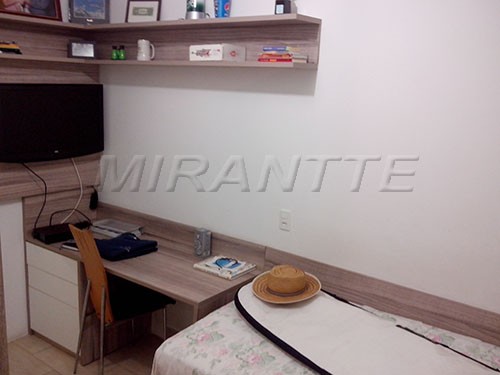 Cond. fechado de 208m² com 4 quartos em Horto Florestal