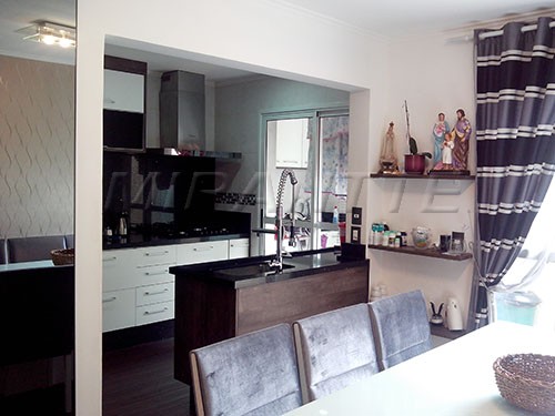 Cond. fechado de 208m² com 4 quartos em Horto Florestal