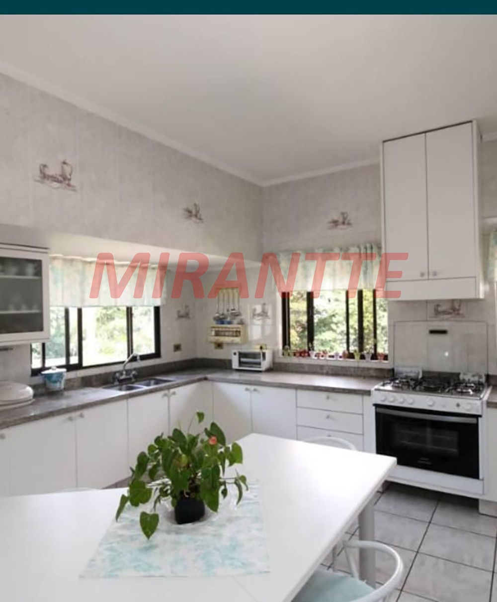 Casa terrea de 268m² com 4 quartos em Tremembe