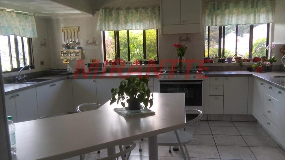 Casa terrea de 268m² com 4 quartos em Tremembe