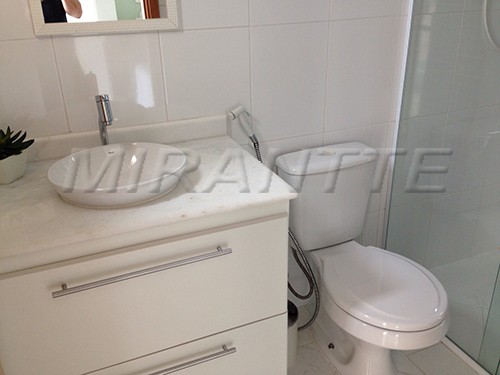 Apartamento de 75m² com 2 quartos em CENTRO