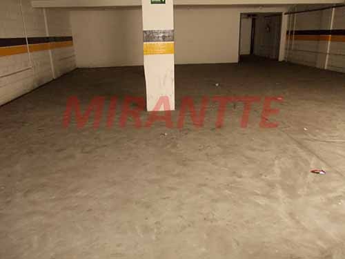 Comercial de 1000m² em Água Fria