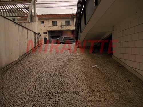 Comercial de 1000m² em Água Fria