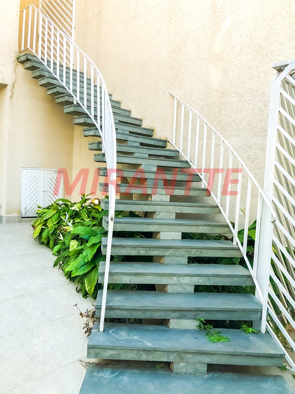 Sobrado de 370m² com 3 quartos em Jardim França