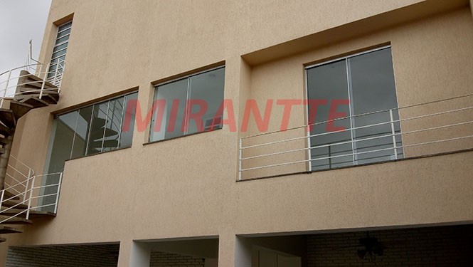 Comercial de 370m² em Água Fria