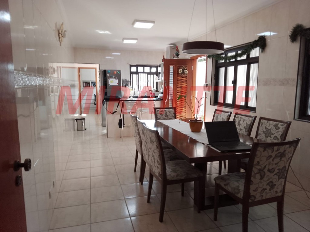 Sobrado de 240m² com 3 quartos em Imirim