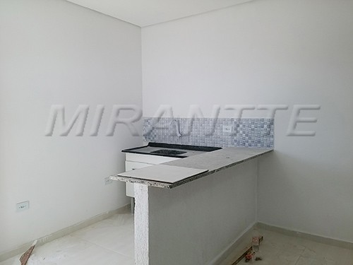 Cond. fechado de 40m² com 1 quarto em Jardim Brasil