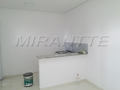 Cond. fechado de 40m² com 1 quarto em Jardim Brasil