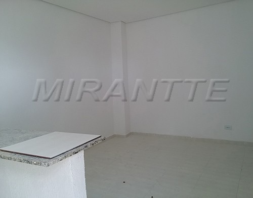 Cond. fechado de 40m² com 1 quarto em Jardim Brasil