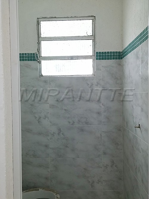 Cond. fechado de 40m² com 1 quarto em Jardim Brasil