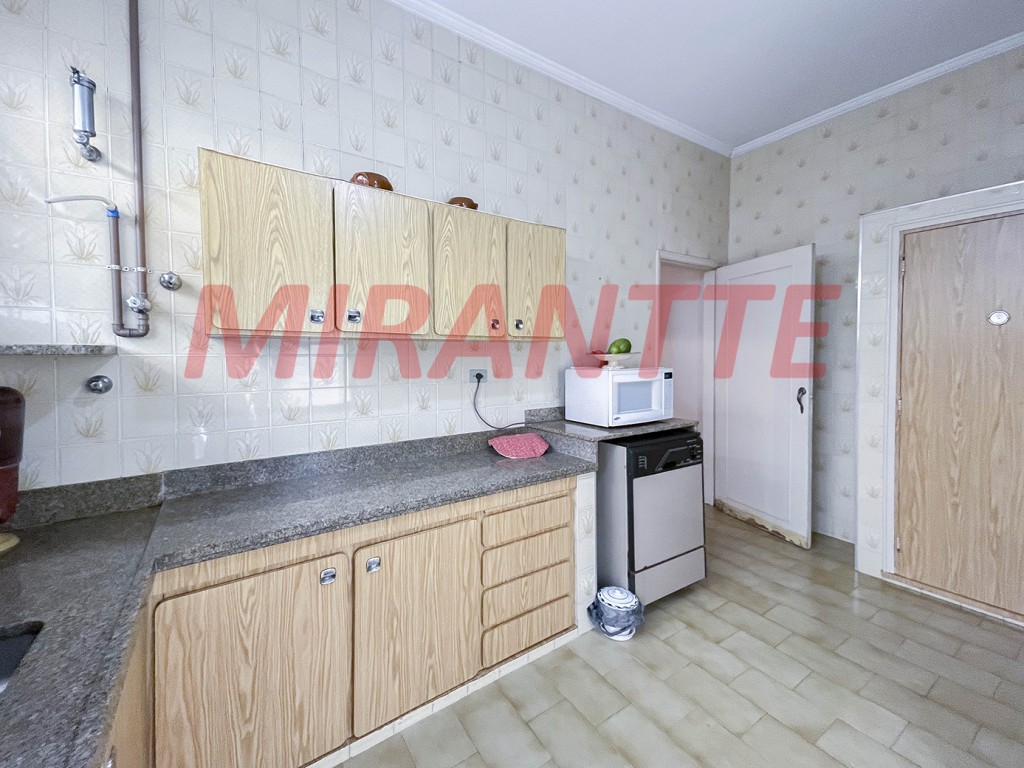 Cond. fechado de 306m² com 3 quartos em Santana