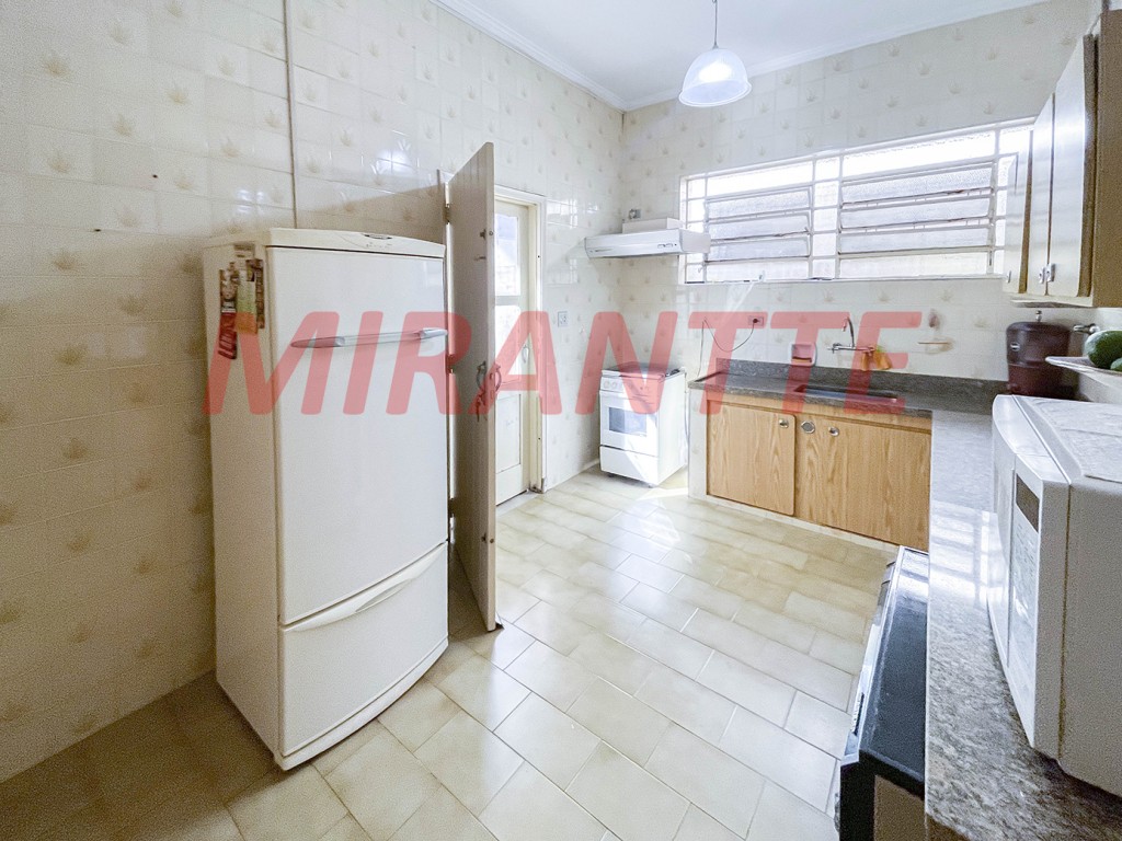 Cond. fechado de 306m² com 3 quartos em Santana