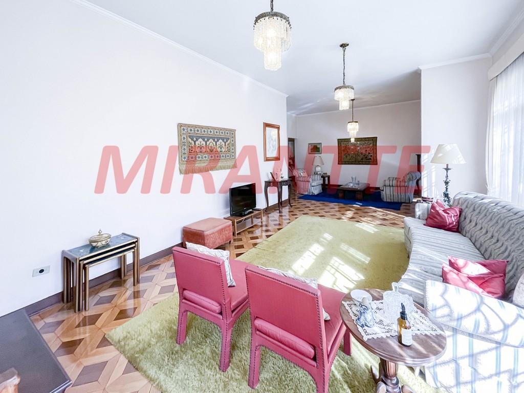 Cond. fechado de 306m² com 3 quartos em Santana