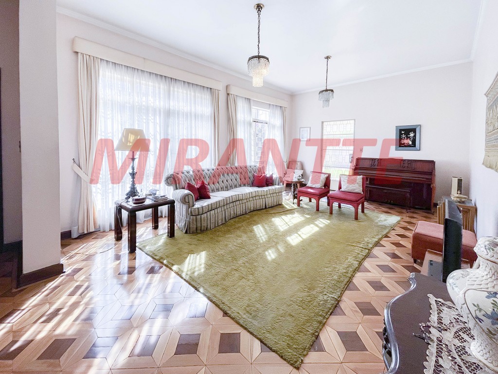 Cond. fechado de 306m² com 3 quartos em Santana