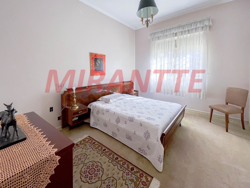 Cond. fechado de 306m² com 3 quartos em Santana