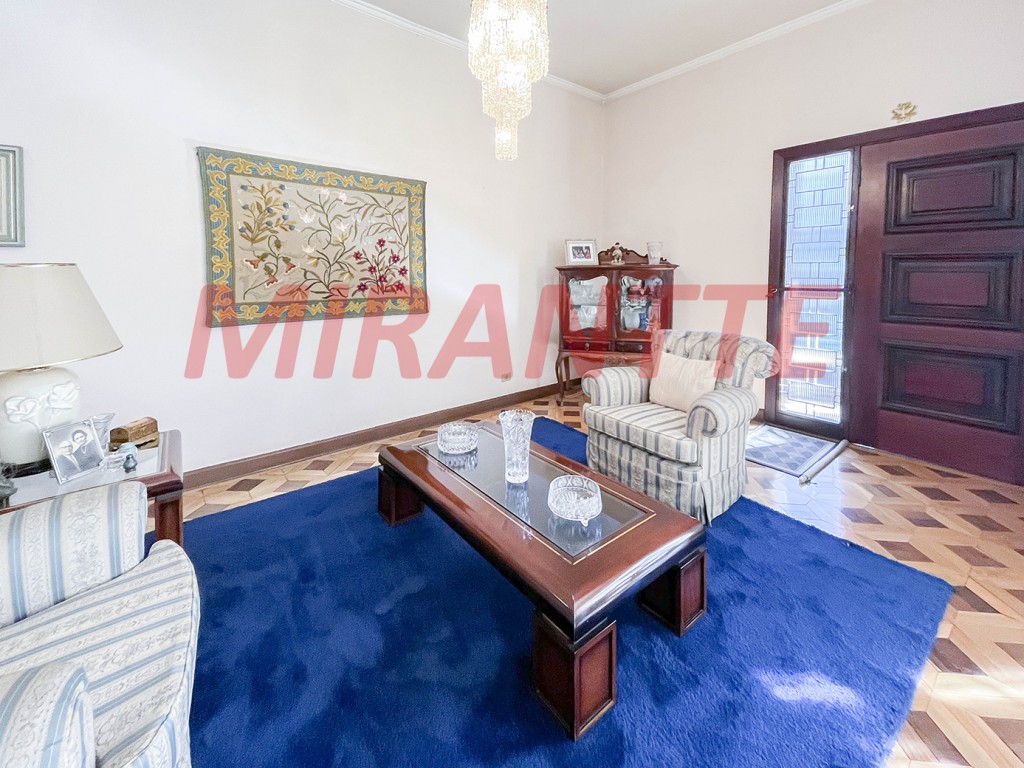 Cond. fechado de 306m² com 3 quartos em Santana